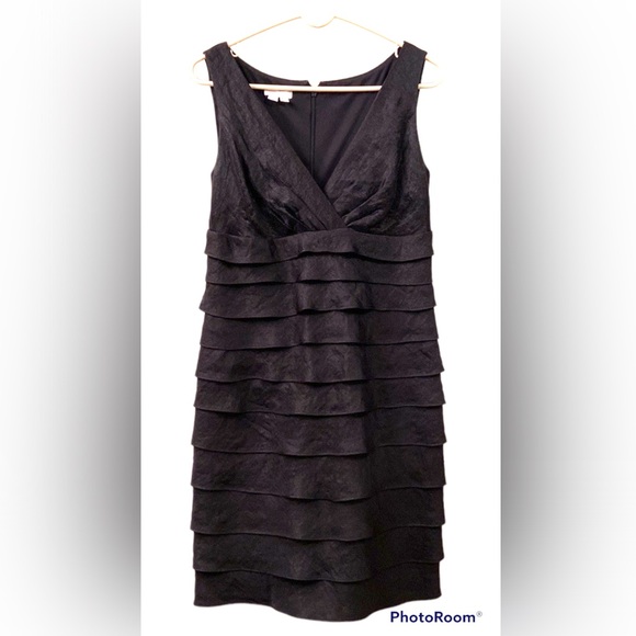 London Times Dress Black Sleeveless Layered Skirt V-Neck WM SZ 10 Gorgeous 🥰 - Picture 4 of 13